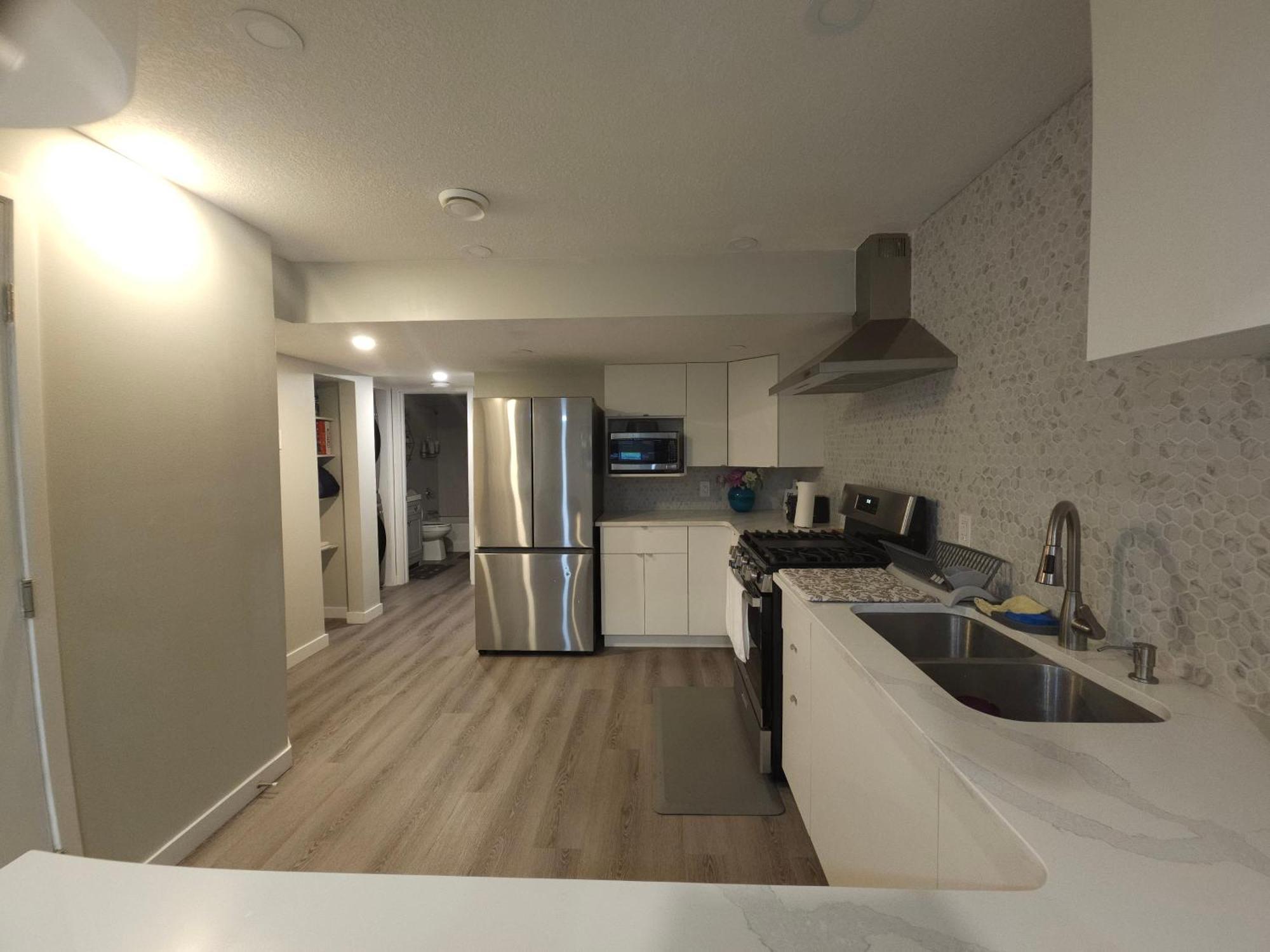 Cozy 2 Bedroom Suite, Queen Beds, Near The Airport エドモントン エクステリア 写真