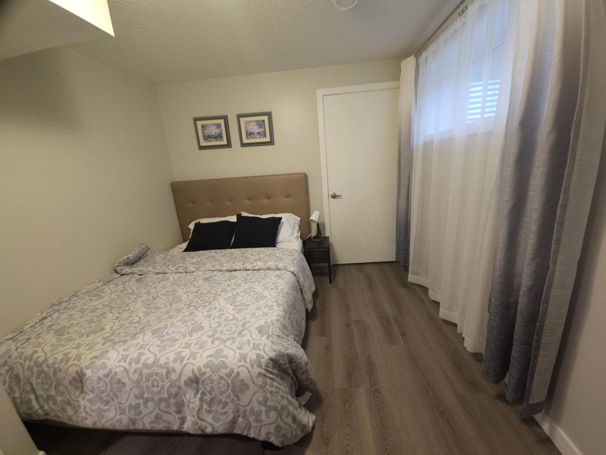 Cozy 2 Bedroom Suite, Queen Beds, Near The Airport エドモントン エクステリア 写真