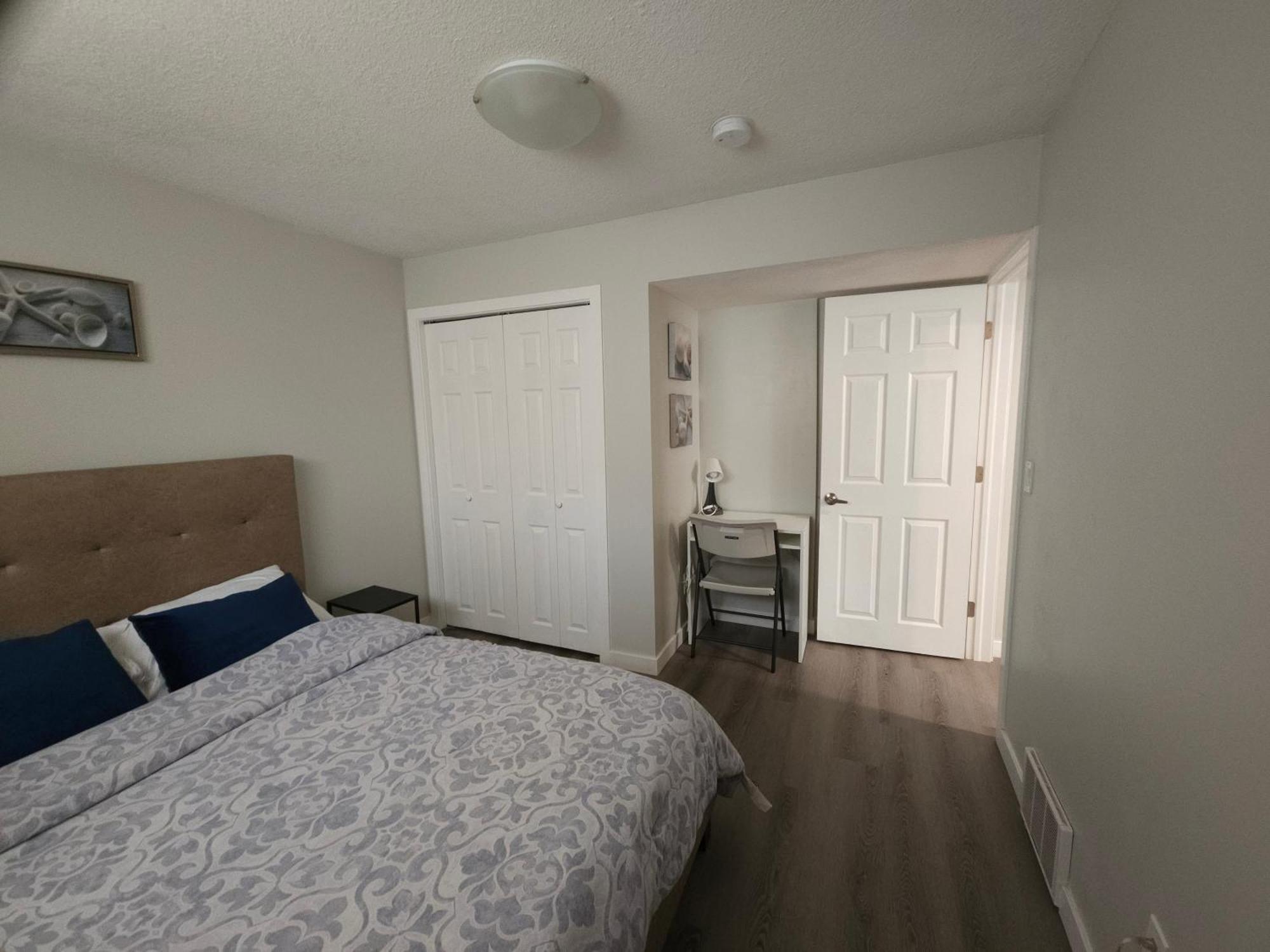Cozy 2 Bedroom Suite, Queen Beds, Near The Airport エドモントン エクステリア 写真