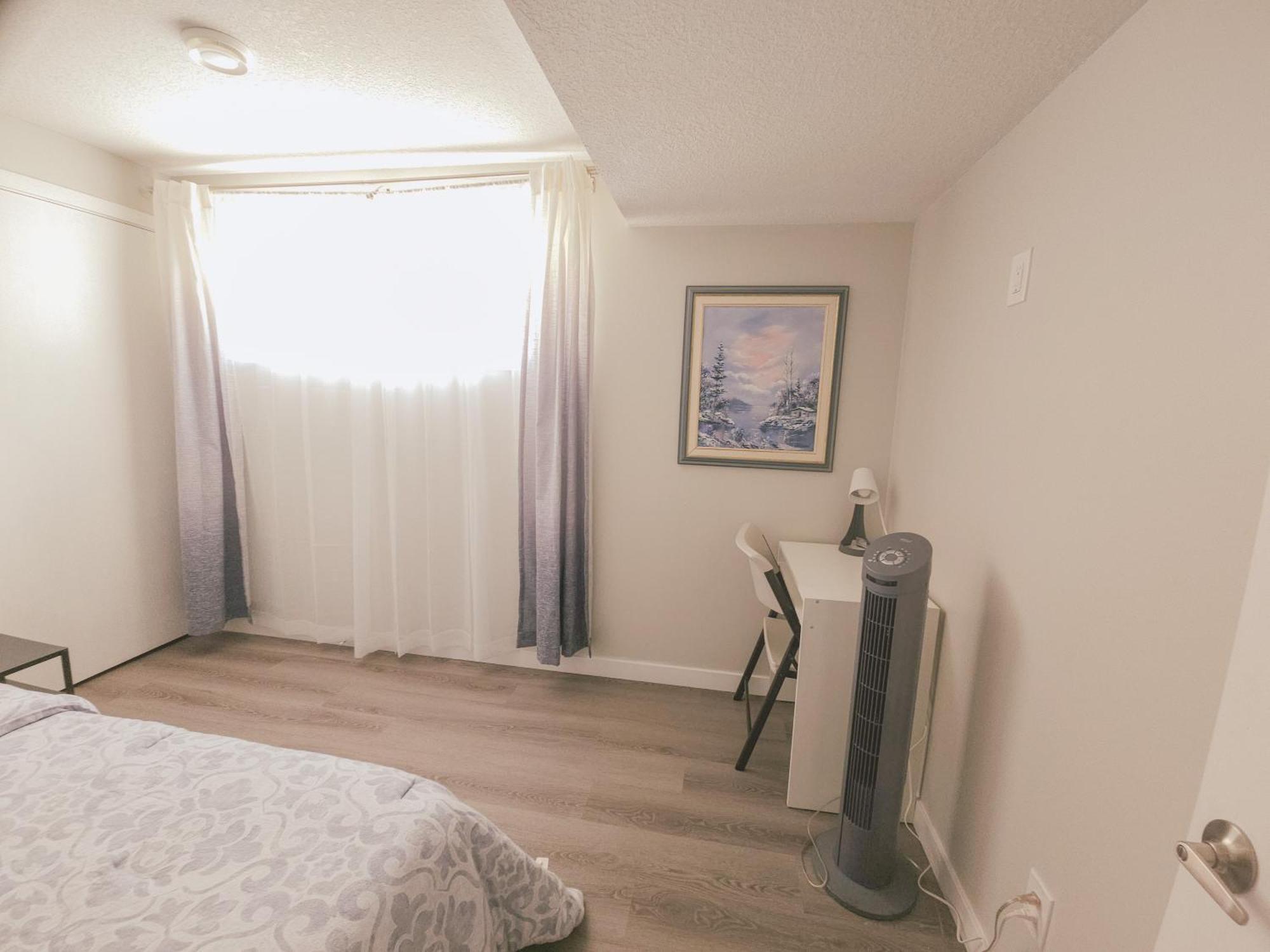 Cozy 2 Bedroom Suite, Queen Beds, Near The Airport エドモントン エクステリア 写真